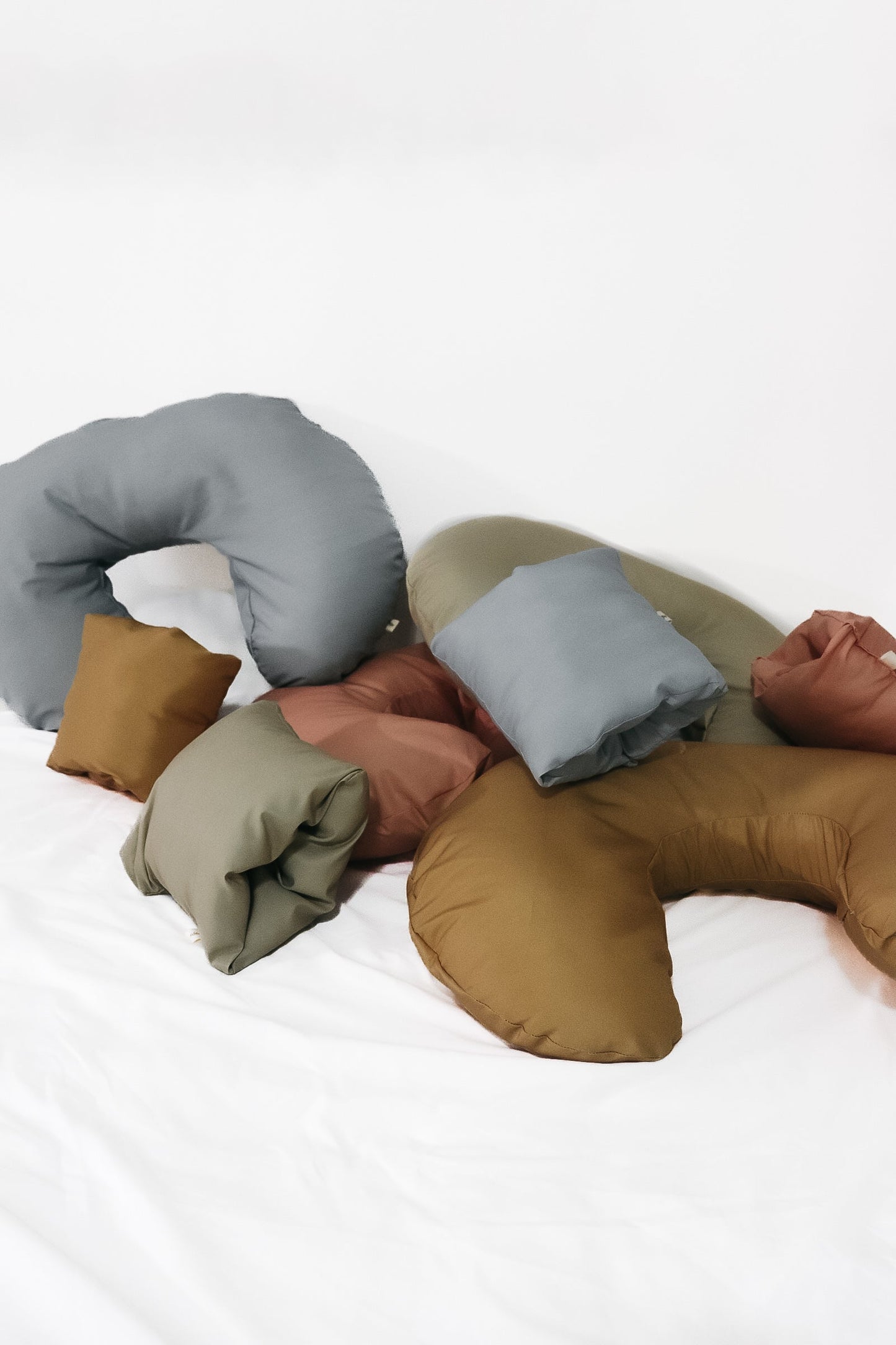 Lagoon Wipeable Cradle Arm Pillow