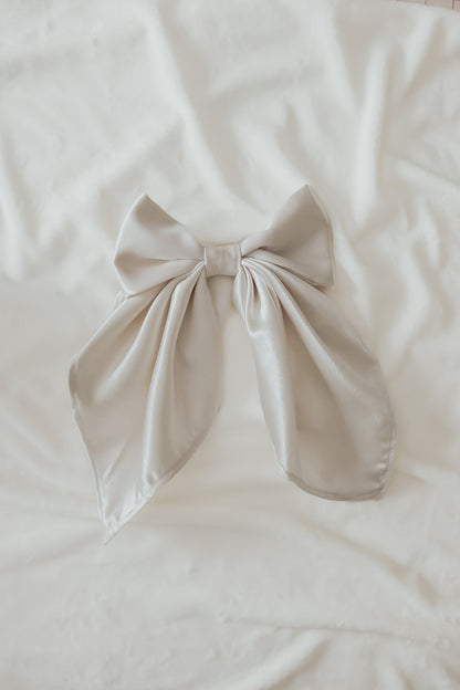 Ivorie Large Bow Clip