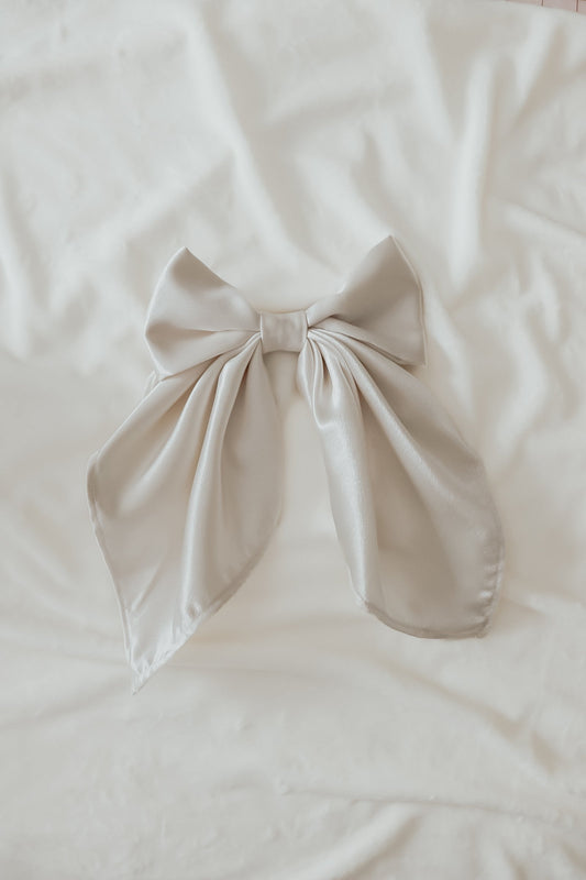 Ivorie Large Bow Clip
