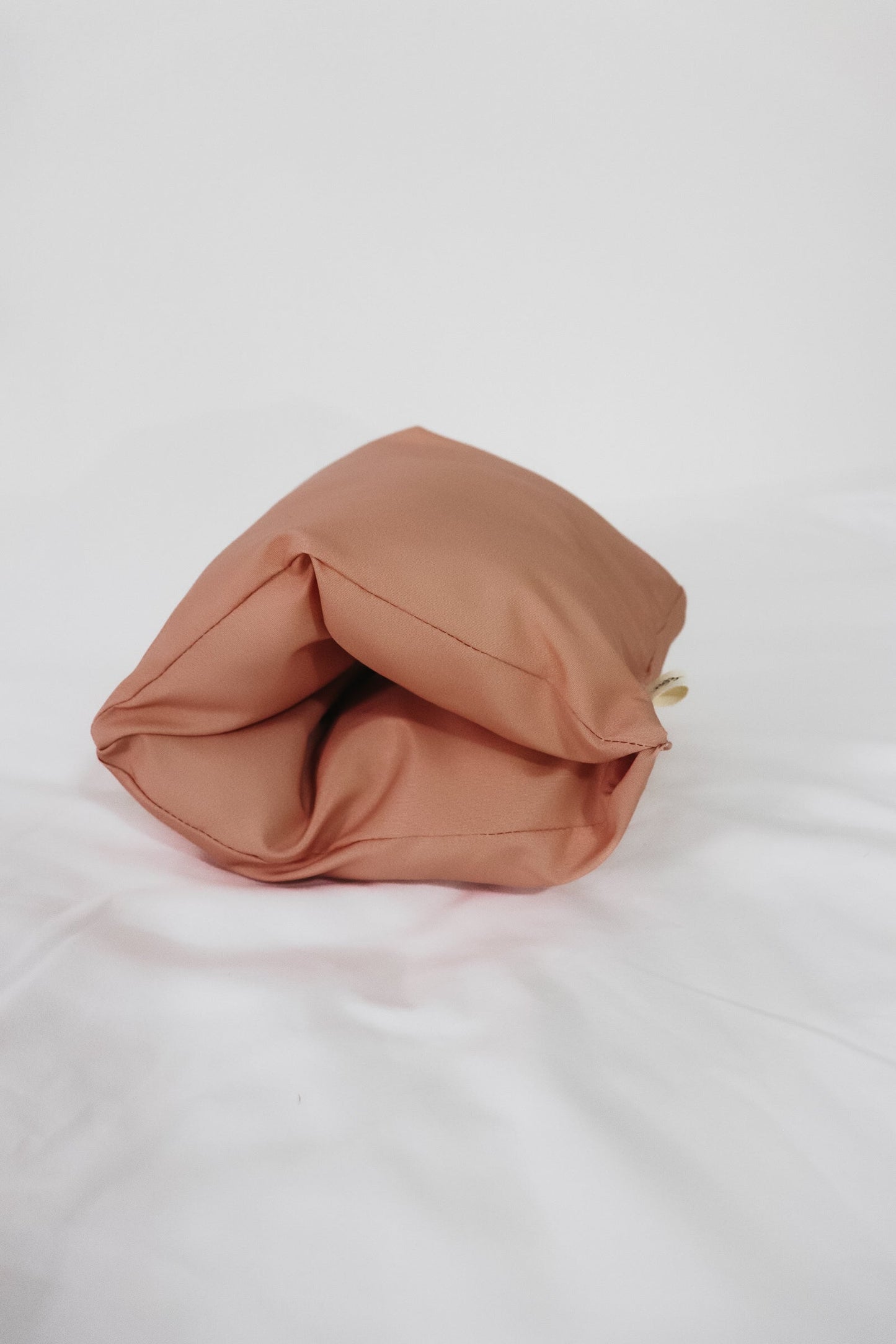 Ribbon Wipeable Cradle Arm Pillow