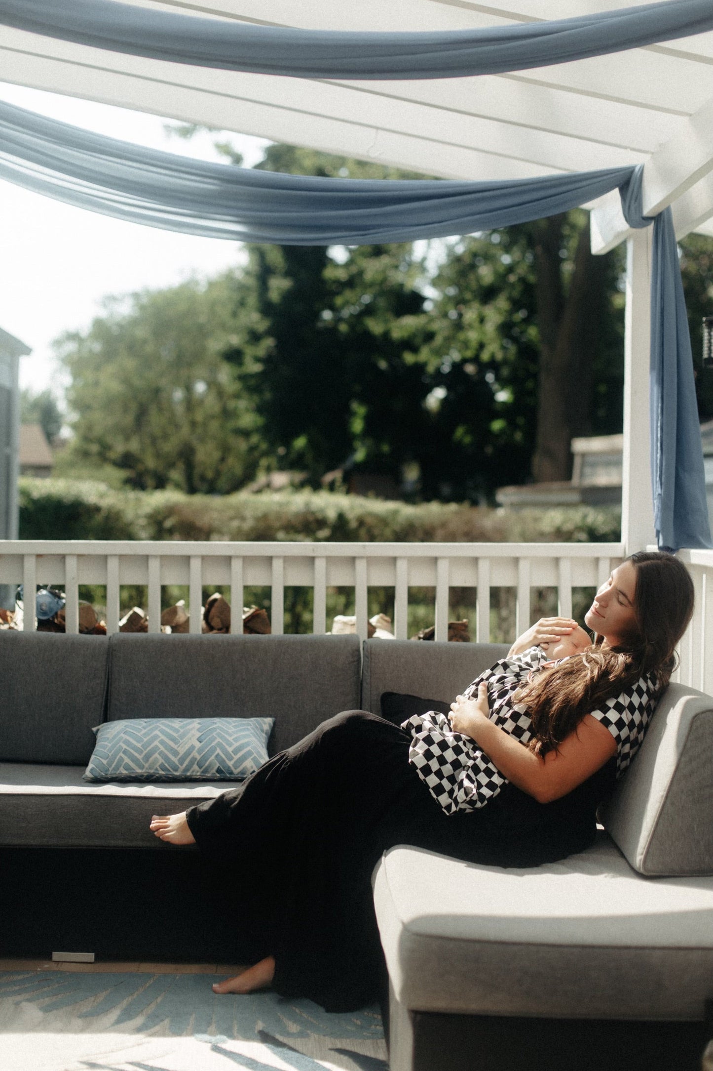 Black Race Ring Sling Carrier